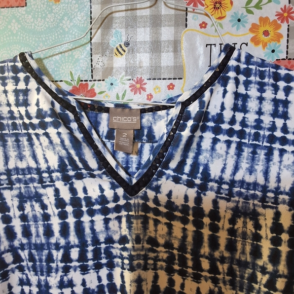 CHICO'S DOT TRIM TIE DYE POPOVER TOP - Picture 4 of 12